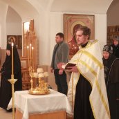 "Явися Спас, благодать и истина, во струях Иорданских"