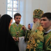 "Горы и холми, взыграйте, пустыня Афонская, возвеселися"
