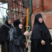 В канун Великой Субботы в монастыре совершили вечерню и утреню с чином погребения Плащаницы