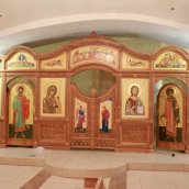 Новый резной иконостас и сени