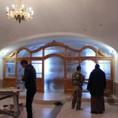 Новый резной иконостас и сени