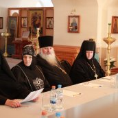 В Сезеновском монастыре прошел круглый стол по направлению: "Древние монашеские традиции в условиях современности"
