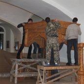 Новый резной иконостас и сени