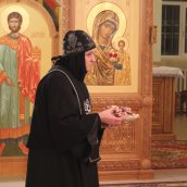 "Явися Спас, благодать и истина, во струях Иорданских"