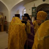 Архиерейская служба в Сезеновской обители.
