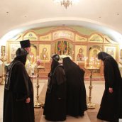 "Явися Спас, благодать и истина, во струях Иорданских"