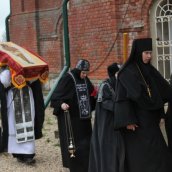 В канун Великой Субботы в монастыре совершили вечерню и утреню с чином погребения Плащаницы