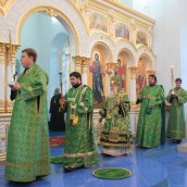 "Горы и холми, взыграйте, пустыня Афонская, возвеселися"