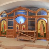 Новый резной иконостас и сени