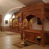 Новый резной иконостас и сени
