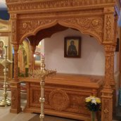 Новый резной иконостас и сени