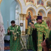 "Горы и холми, взыграйте, пустыня Афонская, возвеселися"