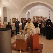 "Явися Спас, благодать и истина, во струях Иорданских"