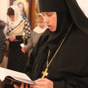 "Явися Спас, благодать и истина, во струях Иорданских"