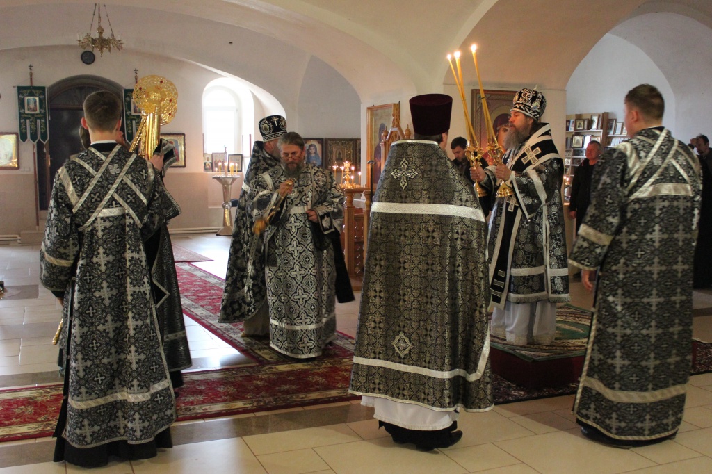  Литургия Преждеосвященных Даров  архиерейским чином.
