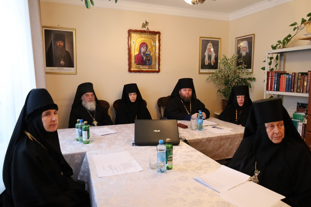 Состоялся региональный круглый стол «Почитание местных подвижников благочестия и новомучеников и исповедников Церкви Русской в монастырях».