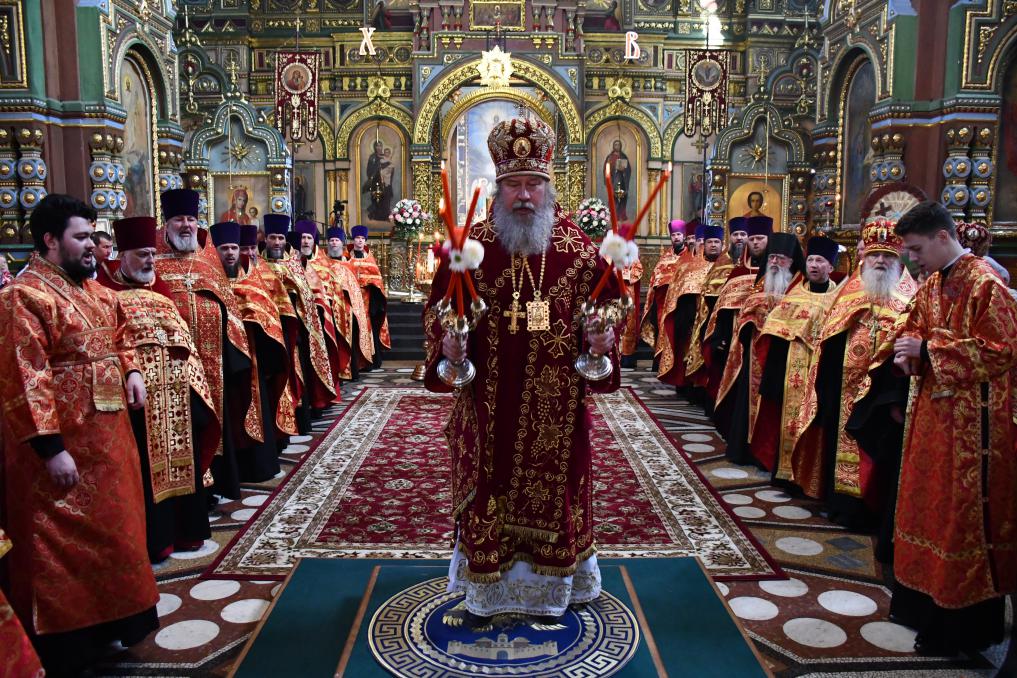 В день Пасхи в Вознесенском соборе г Ельца отслужена Великая вечерня. 