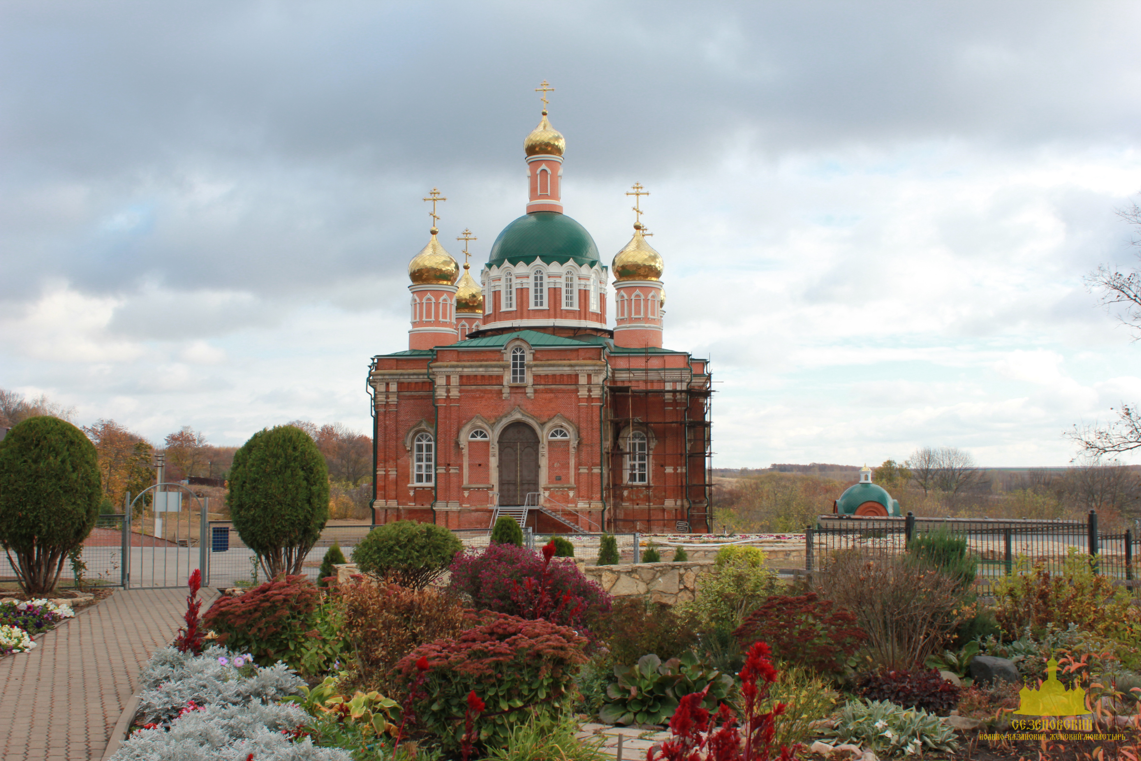 Сезеновский монастырь посетила комиссия по решению территориально-имущественного вопроса