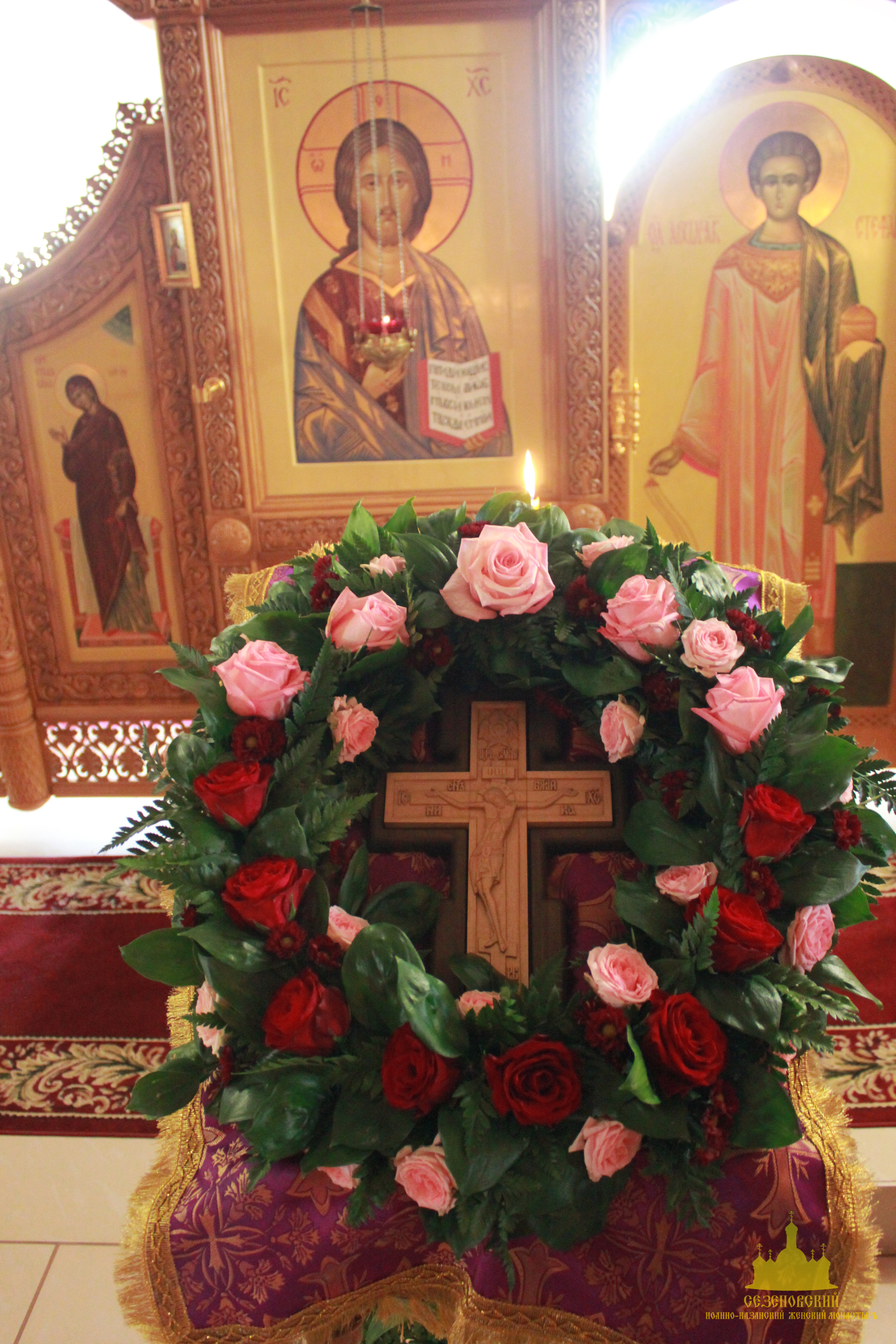 Крест воздвизается днесь...