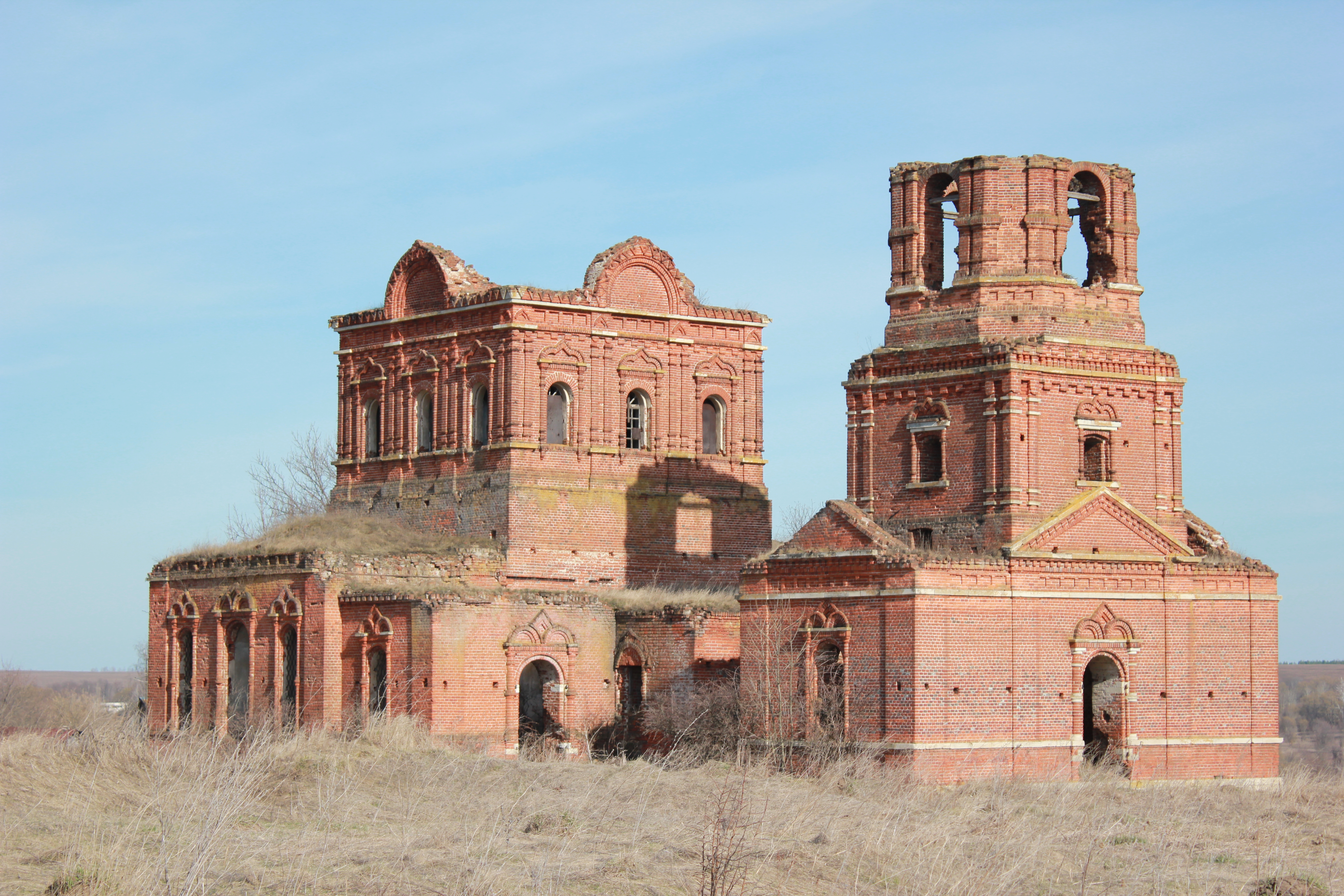 Храм в селе Сурки