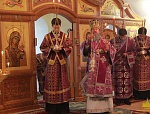 Архиерейское богослужение в Неделю Крестопоклонную