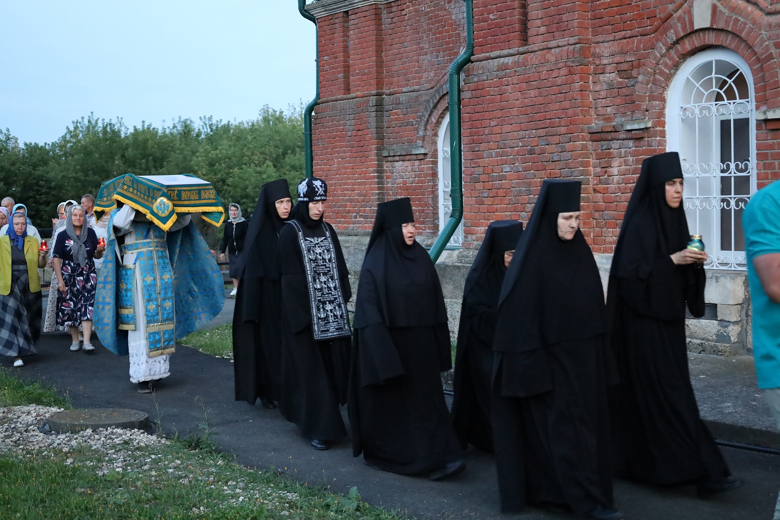 "В РОЖДЕСТВЕ ДЕВСТВО СОХРАНИЛА ЕСИ, ВО УСПЕНИИ МИРА НЕ ОСТАВИЛА ЕСИ" — фото 28