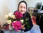 Сестры поздравили схимонахиню Сарру с юбилеем