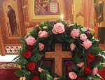 Крест воздвизается днесь...