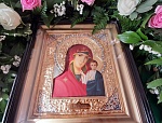 Прииди́те, возрадуемся державней Заступнице рода нашего, Царице Богородице